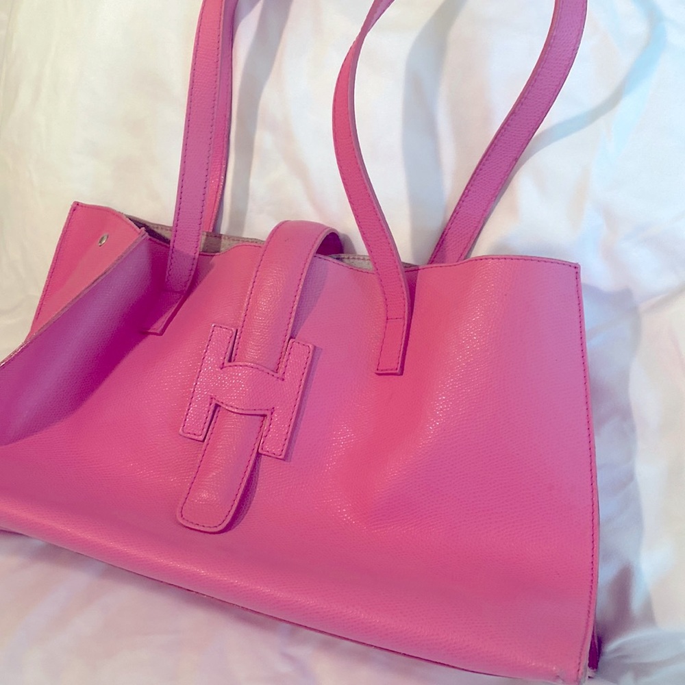 Pink Maxima tote.